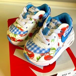 NWT Nike Air Sneakers